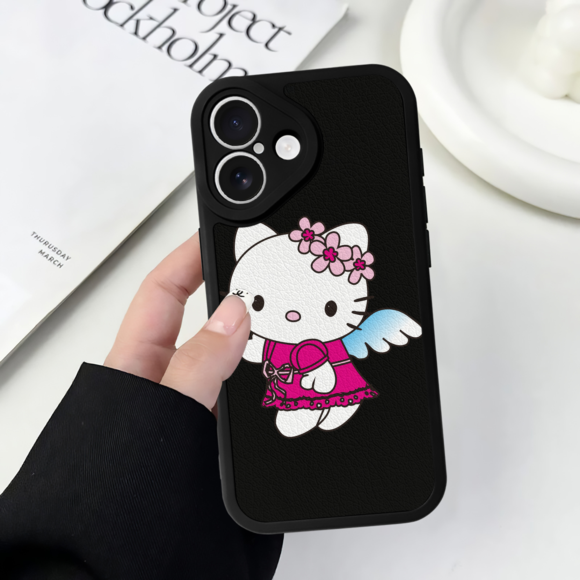 （画像用） Hello Kitty ハローキティ 【iPhone 16シリーズ対応】シリコンスマホケース（レザー調） 材質：シリコン